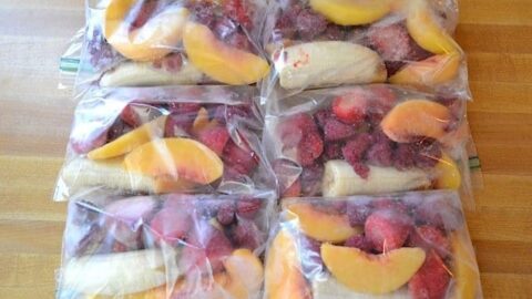 https://www.budgetbytes.com/wp-content/uploads/2012/01/22Bsmoothie2Bpackets-480x270.jpg