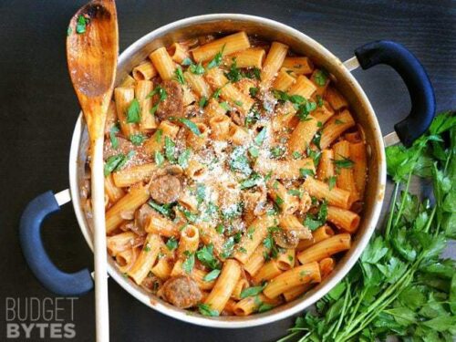 https://www.budgetbytes.com/wp-content/uploads/2014/04/One-Pot-Sausage-Mushroom-Pasta-pot-1-500x375.jpg