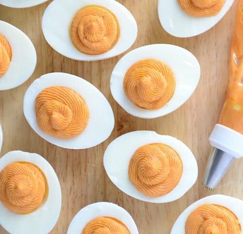 https://www.budgetbytes.com/wp-content/uploads/2015/03/Sriracha-Deviled-Eggs-fill-500x480.jpg