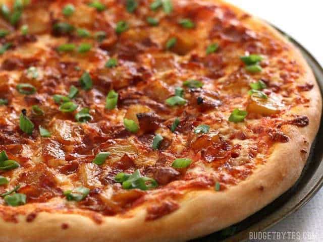 https://www.budgetbytes.com/wp-content/uploads/2016/05/Bacon-and-Caramelized-Bacon-Pizza-cooked.jpg
