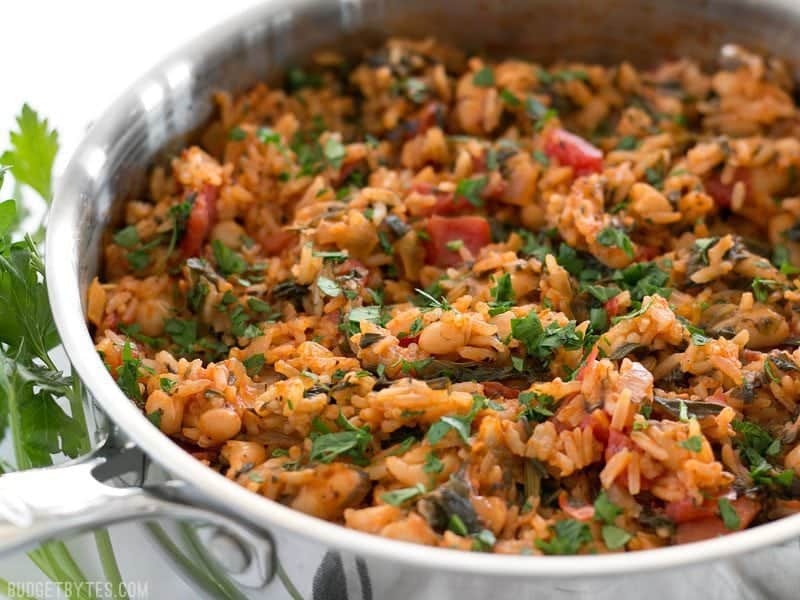 https://www.budgetbytes.com/wp-content/uploads/2016/10/Tomato-Herb-Rice-with-White-Beans-and-Spinach-side.jpg