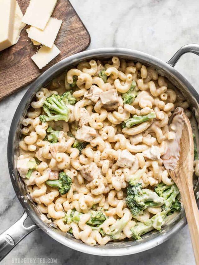 White Cheddar Mac And Cheese With Chicken And Broccoli - Budget Bytes