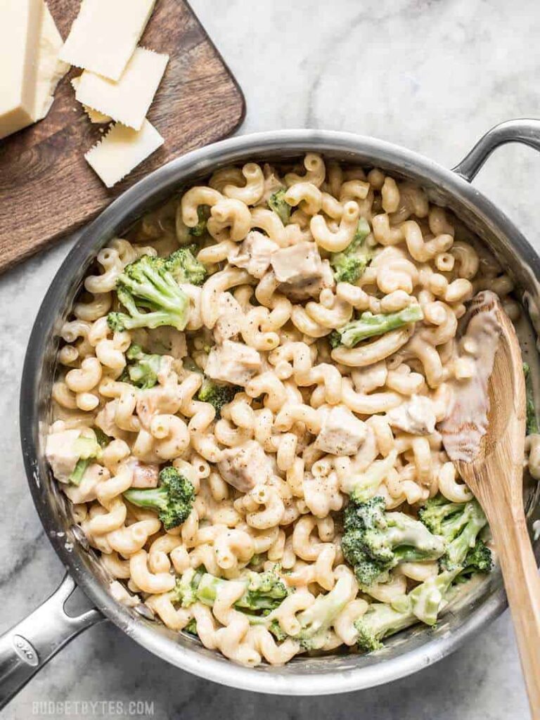 White Cheddar Mac and Cheese with Chicken and Broccoli - Budget Bytes