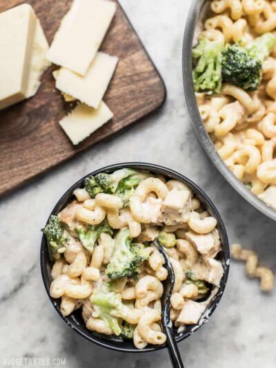 White Cheddar Mac And Cheese With Chicken And Broccoli - Budget Bytes