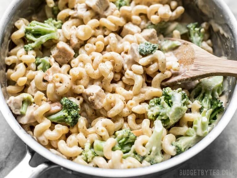 White Cheddar Mac and Cheese with Chicken and Broccoli - Budget Bytes