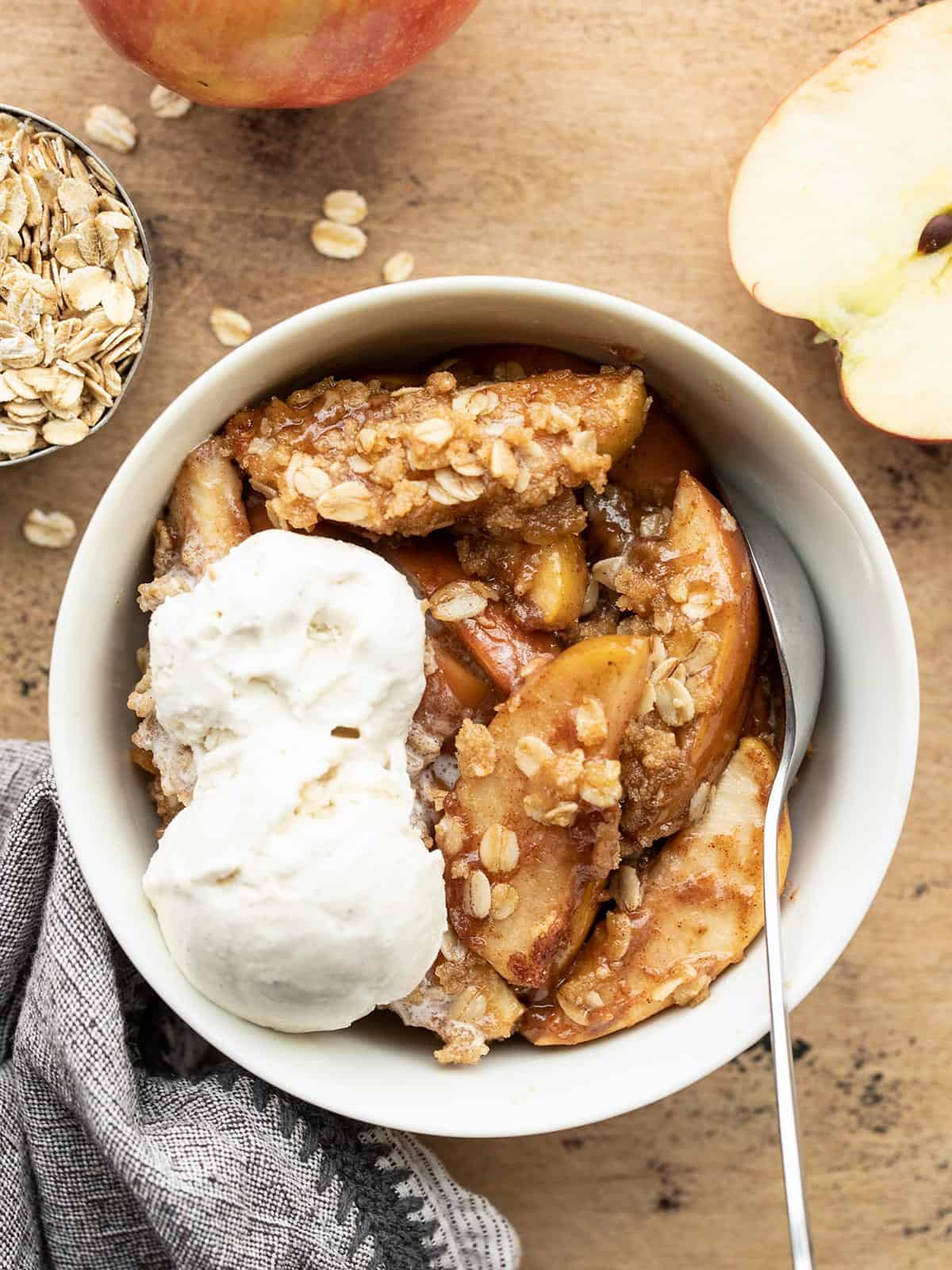 Old Fashioned Easy Apple Crisp - The Chunky Chef