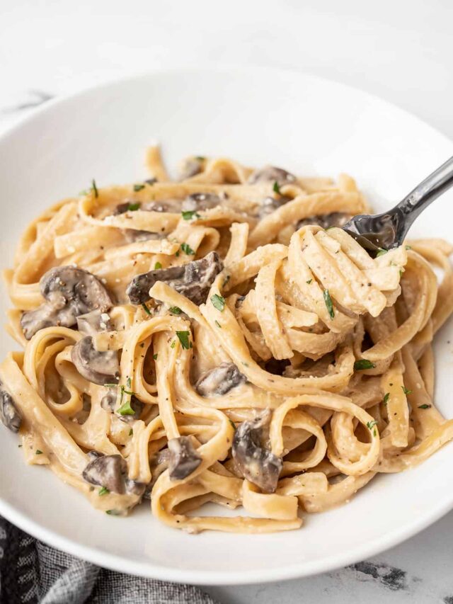 One Pot Creamy Mushroom Pasta - Budget Bytes