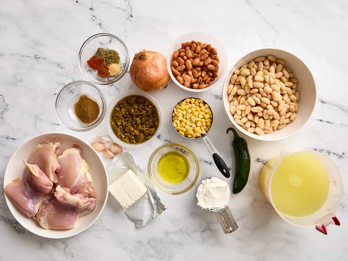 The ingredients to make white chili chicken.