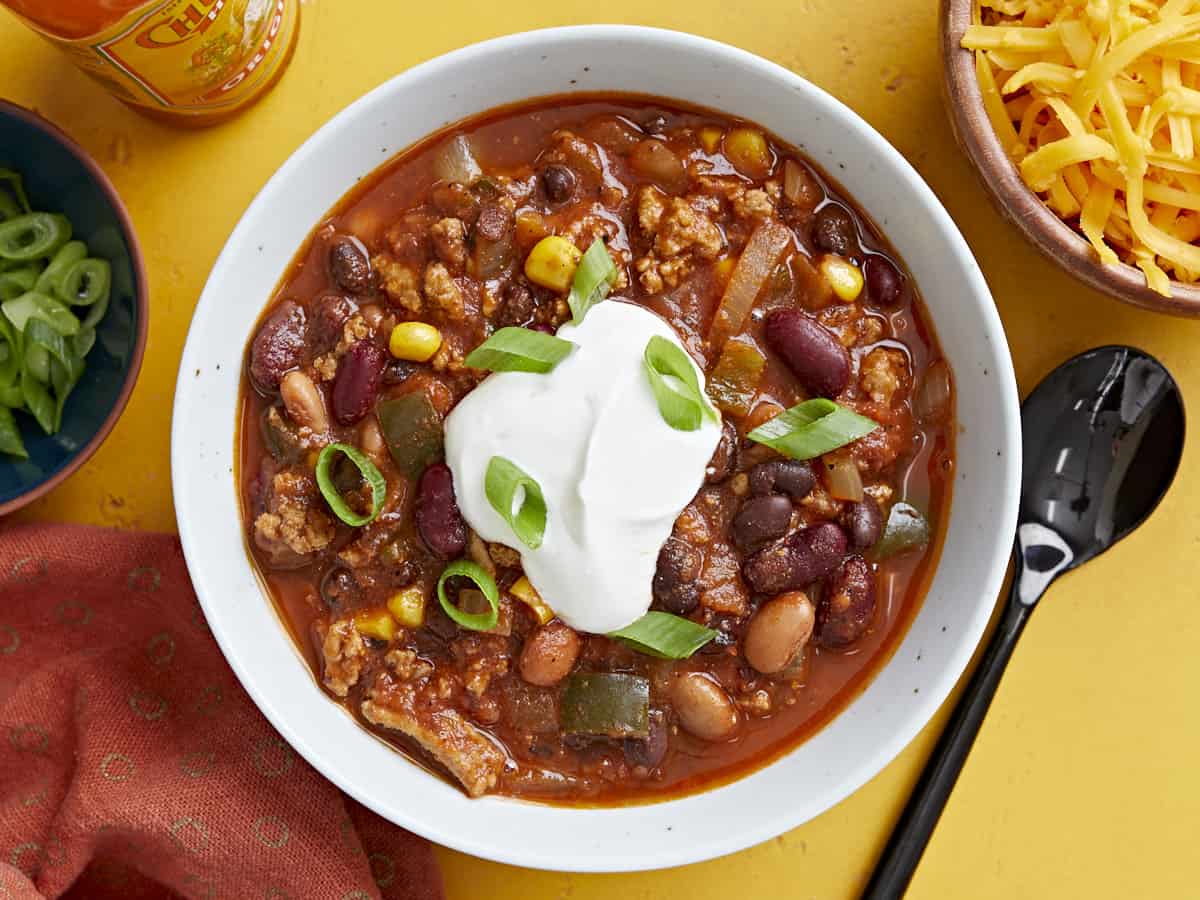 Slow Cooker White Turkey Chili [Video] - Sweet and Savory Meals