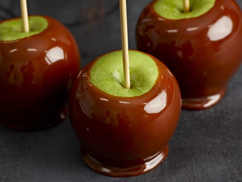 Homemade Caramel Apples (A Fun Fall Treat) - Budget Bytes