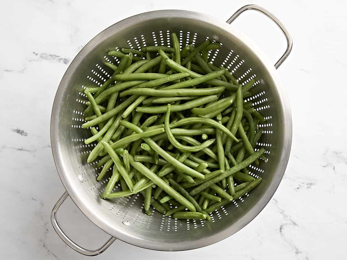 Green beans in a colander.